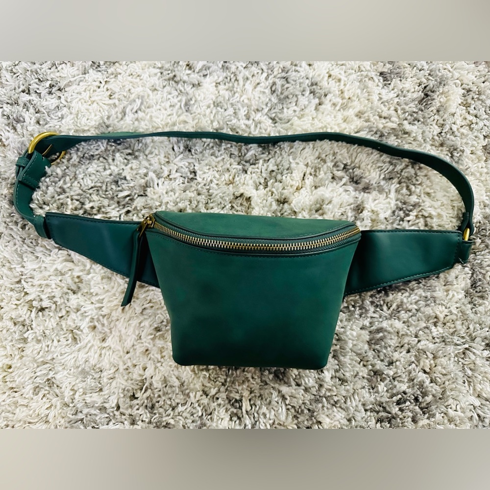 Target Zip Closure Fanny Pack - Universal
Thread™ Dark Teal